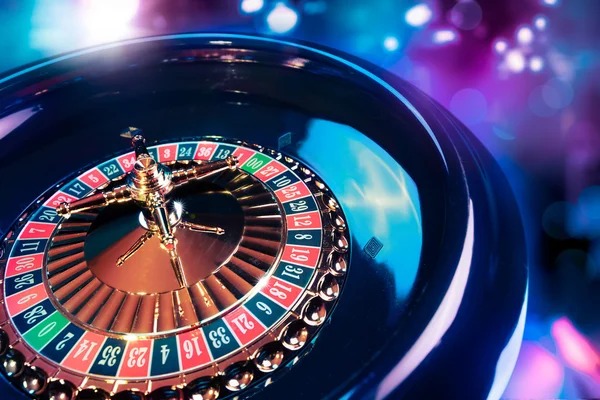 itu777 mobile app interface showing live casino tables and sports betting markets